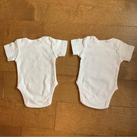 3/$10 GAGOU TAGOU Baby girl lot of 2 bodysuits nb - Picture 3 of 3